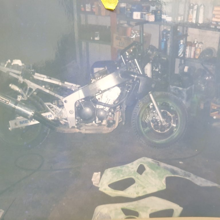 페인팅을 시작하다
Starting to Paint